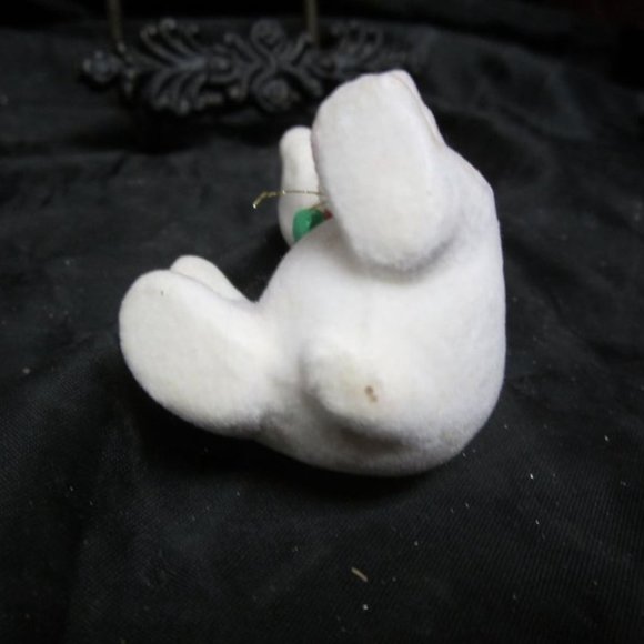 VINTAGE 50'S TO 60'S PLASTIC FLOCKED POLAR BEAR ORNAMENT W/ RED HAT & GREEN BOW - Picture 5 of 6